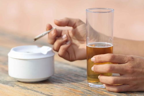 尿酸高患者警惕 除痛風外，酒精飲料還易誘發這2種并發癥